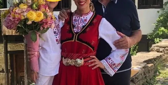 Веселин Маринов дерибейства по Черноморието! Играе си с малко дете като с мече!