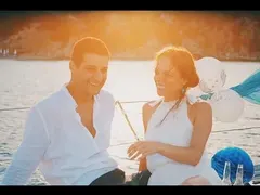 Внукът на Николай Гяуров вдигна сватба на яхта в морето! Мартин и Йоанна Темелкова се ожениха в Гърция