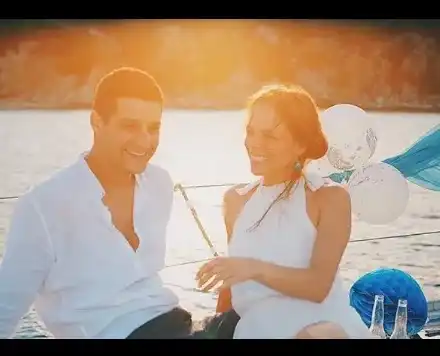 Внукът на Николай Гяуров вдигна сватба на яхта в морето! Мартин и Йоанна Темелкова се ожениха в Гърция