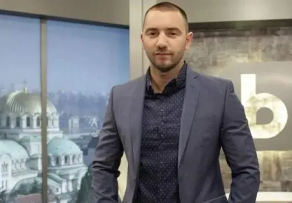Антон Хекимян става юрист