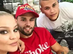 ДесиСлава иронично: Ошишкала съм се и пак мечтая за десерт! +Вижте как Благой я защити за излишните килограми