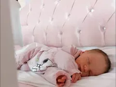 Мис Джуки показа малкото си