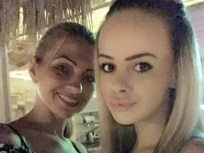 Затова крушата не пада по-далеч от дървото! И задникът на майката на Сузанита - Шенай Мурад, лъсна в нета! (СНИМКИ В ГАЛЕРИЯТА)