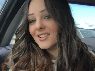 Аман! Щерката на Глория измести морето със задница (ФОТО в галерия)