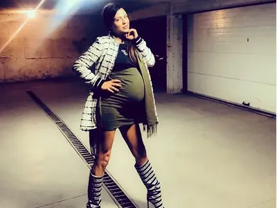 Бременната Деси Цонева на пазар с мама дни преди раждането