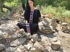 Цеци Красимирова бори стреса с медитация