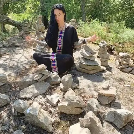 Цеци Красимирова бори стреса с медитация