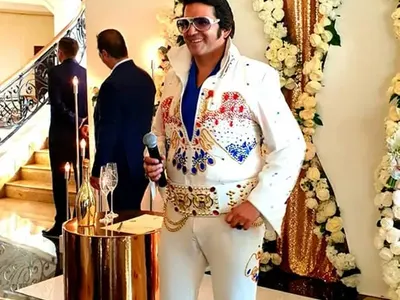 Цецо Елвиса стана сватбен агент, вози младоженците с розов  кадилак (СНИМКИ)