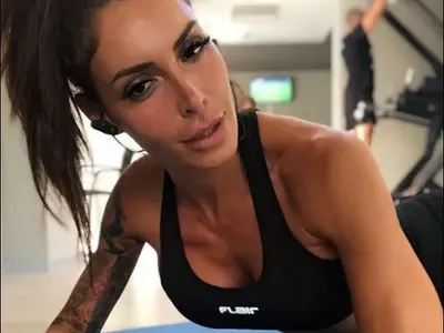 Черната Златка дарява колело