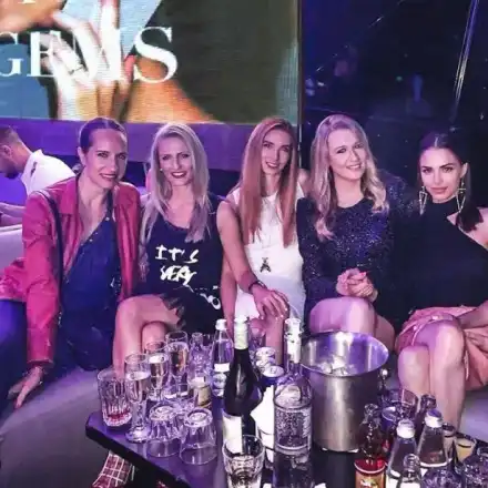 Цвети Стоянова чукна четвърт век САМА (Фаталната гимнастичка няма мъж до себе си)