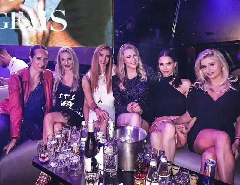 Цвети Стоянова чукна четвърт век САМА (Фаталната гимнастичка няма мъж до себе си)