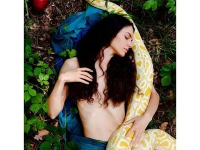 Даяна Ханджиева се показа само по питон