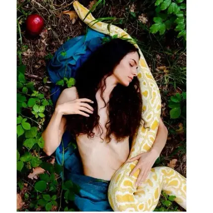 Даяна Ханджиева свали дрехите