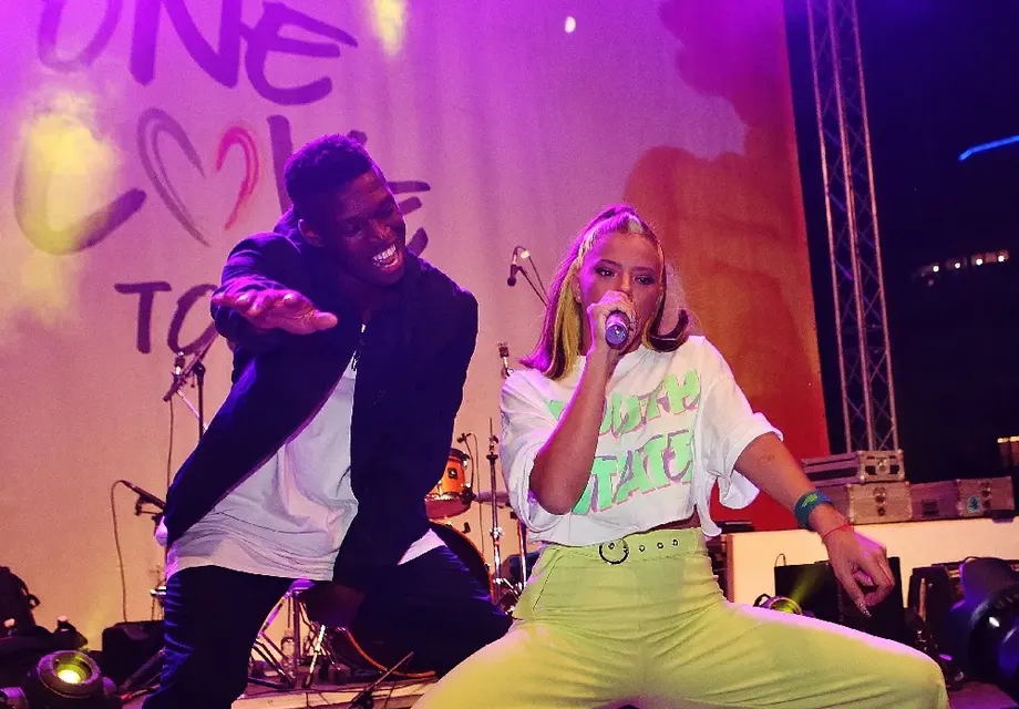 Дара с рожден ден на One Love Tour