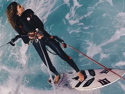 Дъщерята на Белослава захлебва с тениски