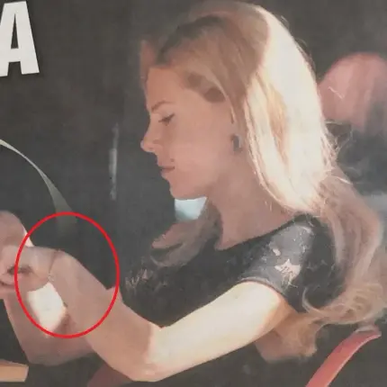 Деси Банова се пази от уроки с червен конец и сърце