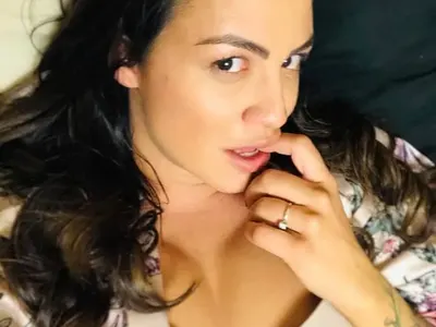 Деси Цонева е секси мамче