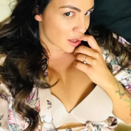 Деси Цонева е секси мамче