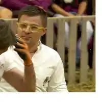 Дуелист си проси целувка от Андрей във „Фермата“