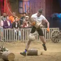 Дуелист си проси целувка от Андрей във „Фермата“