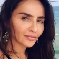 Елен Колева се прави на Фрида Кало