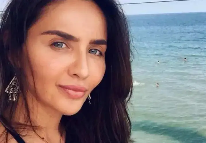 Елен Колева се прави на Фрида Кало