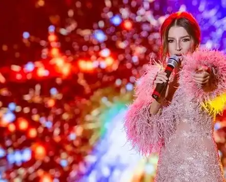 Есил Дюран копира Лили