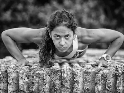 Футболна съпруга на левскар стана фитнес гуру