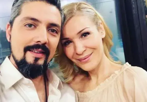 Гала в скандал на летището! Водещата и мъжът й наглеят срещу служителка, която разобличи селянията им
