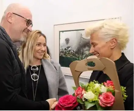 И мъжът на Алекс Раева с къща за гости