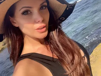 И Преслава с грим на плаж