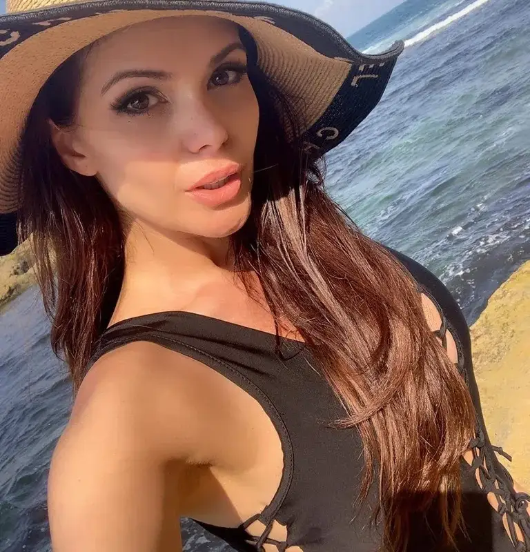 И Преслава с грим на плаж