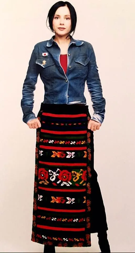 Ирина Флорин извади бабината носия