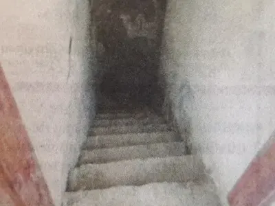 Къщата на Батето тъне в разруха (СНИМКИ)