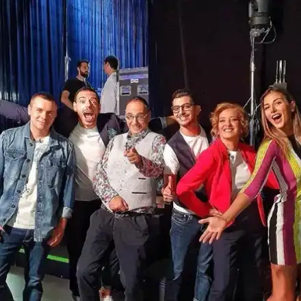 Катето Евро храни Сашо Кадиев с попара