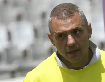 Крум Савов пести от всичко (Журналистът снижи драстично стандарта си на живот)