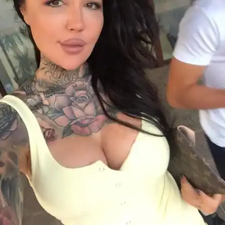 Лекари забраниха пластиките на Никита Джонсън