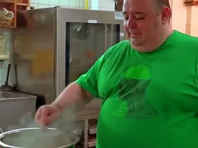 Любо Нейков бае на суджуците си, вече има и мандра