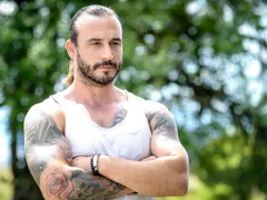 Мачото на „Фермата“ плаче за баба си