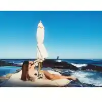 Михаела Филева снима на остров