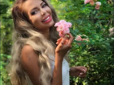 Мис Плеймейт Жанета Осипова стана поетеса