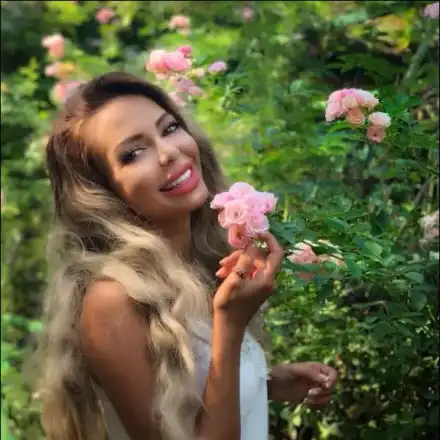 Мис Плеймейт Жанета Осипова стана поетеса