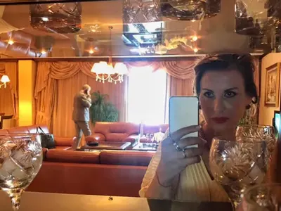 Наско и Илиана се глезят на аванта в хотела на Славчо Христов