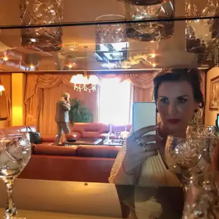 Наско и Илиана се глезят на аванта в хотела на Славчо Христов