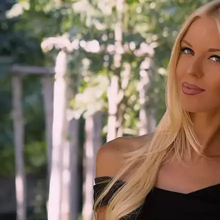 Натали Трифонова спи по ... организъм