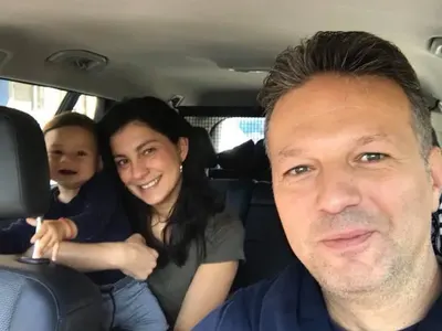 Ники Дойнов на море при Плевнелиев! Новинарят на почивка за трети път през това лято