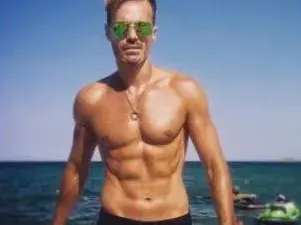 Ники Илиев оплешивява
