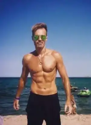 Ники Илиев оплешивява