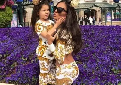 Николета Лозанова подготвя първокласничка