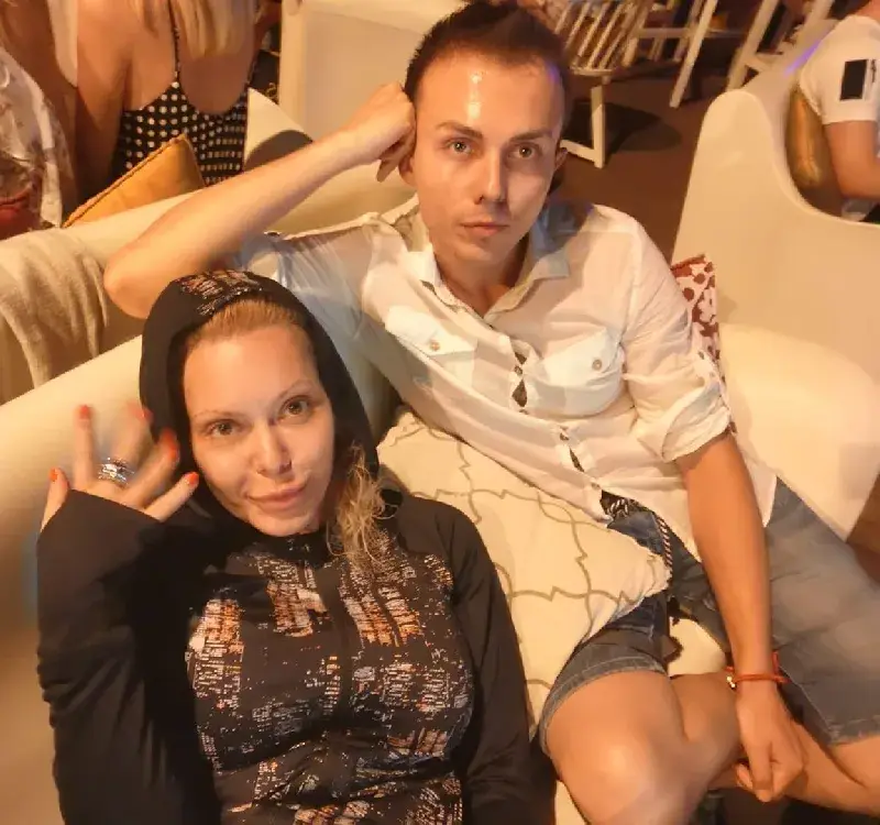 ПАДЕНИЕ! Албена Вулева стана камериерка в хотел в Кипър